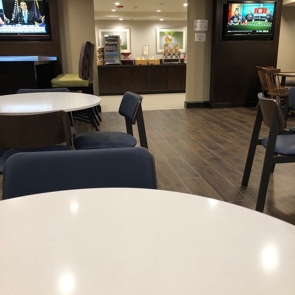 Foto diambil di Fairfield Inn &amp; Suites Dallas DFW Airport South/Irving oleh Terrence S. pada 11/5/2019