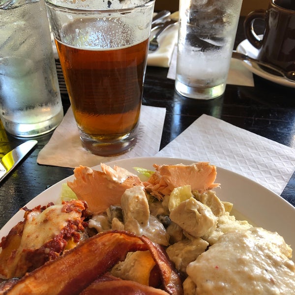 Photo taken at Barley&#39;s Kitchen + Tap by Terrence S. on 9/29/2019