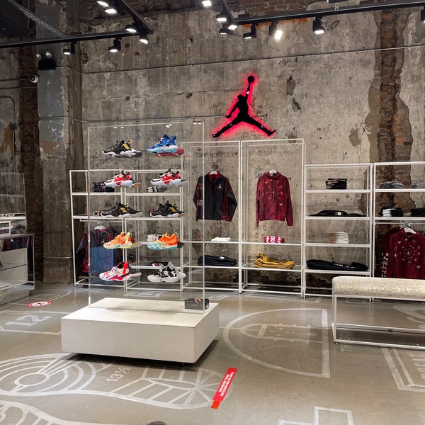 Jordan From Chicago For Chicago Shoe Store in The Loop