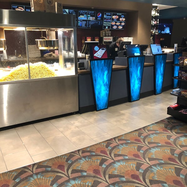 B&B Theatres Shawnee 18 - Movie Theater in Shawnee