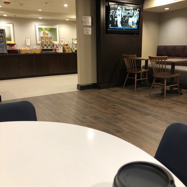รูปภาพถ่ายที่ Fairfield Inn &amp; Suites Dallas DFW Airport South/Irving โดย Terrence S. เมื่อ 11/4/2019