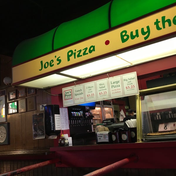 Photo taken at Joe&#39;s Pizza Buy the Slice by Terrence S. on 10/23/2016