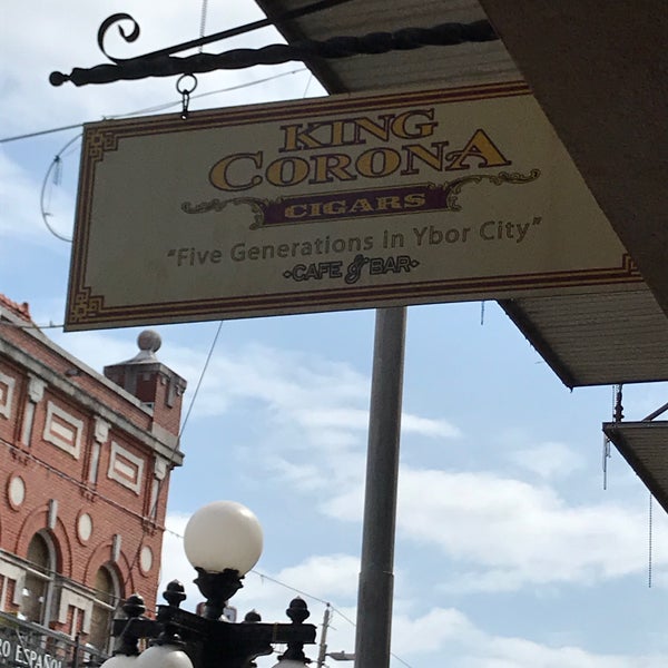 4/8/2018에 Michael B.님이 King Corona Cigars Cafe &amp; Bar에서 찍은 사진