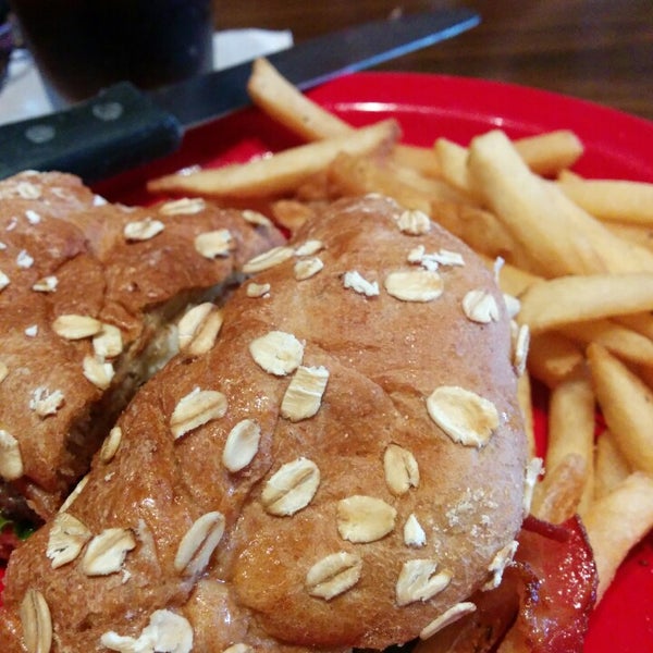11/8/2014にCindi E.がSquare 1 Burgersで撮った写真