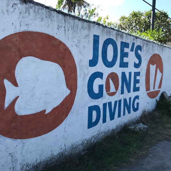 Photo taken at Joe&#39;s gone diving by Emiel H. on 10/12/2017