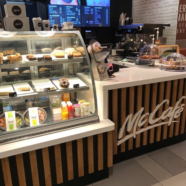 Photo taken at McDonald&#39;s by Emiel H. on 11/4/2018