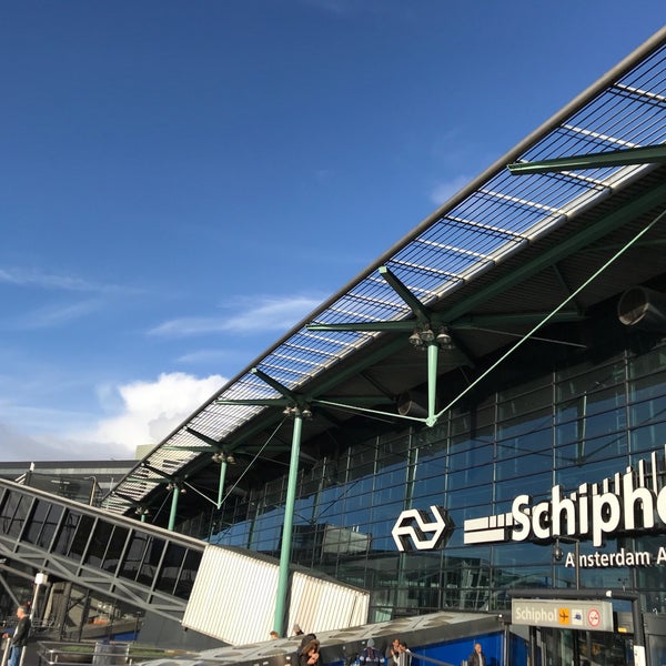 Photo taken at Amsterdam Airport Schiphol (AMS) by Emiel H. on 12/9/2018