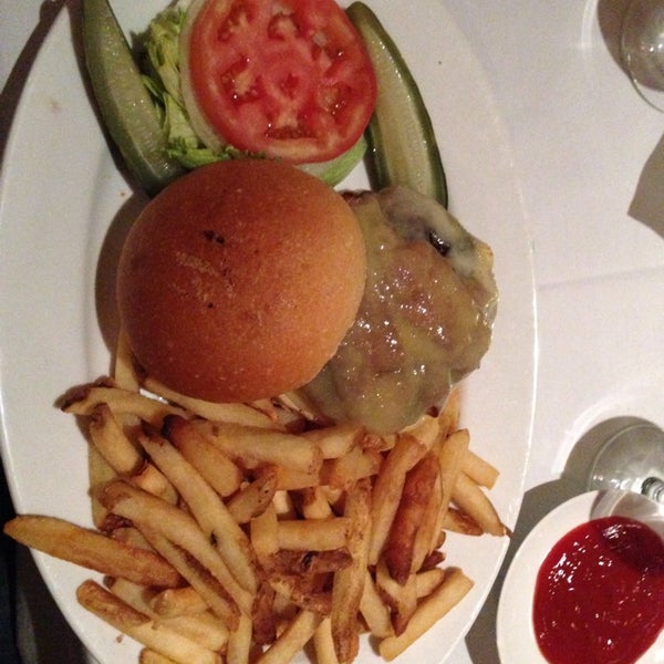 Foto diambil di Rothmann&#39;s Steakhouse oleh Michael D. pada 1/23/2014