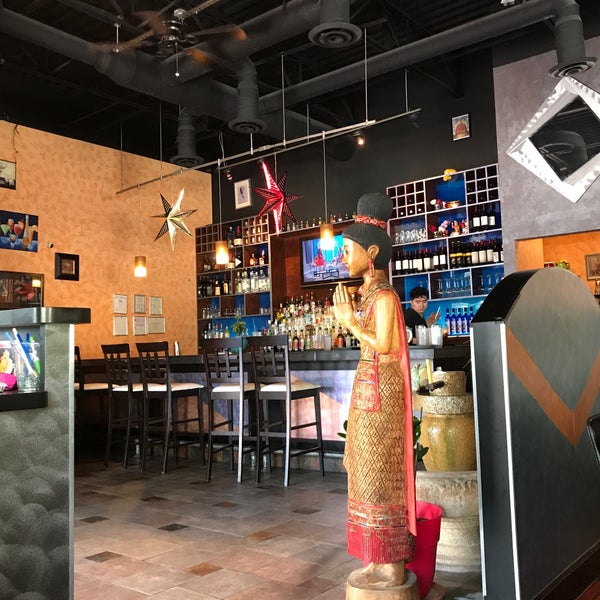 4/27/2017에 Vikram님이 Thai Tanium Restaurant에서 찍은 사진