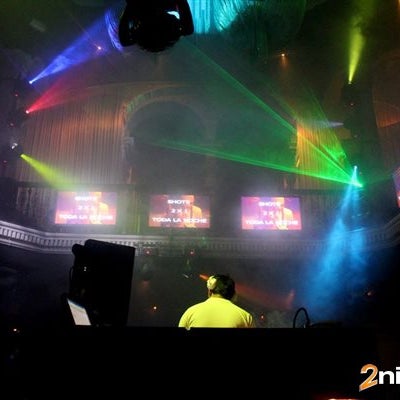 รูปภาพถ่ายที่ Capitolio Nightclub โดย Jo U. เมื่อ 8/3/2013