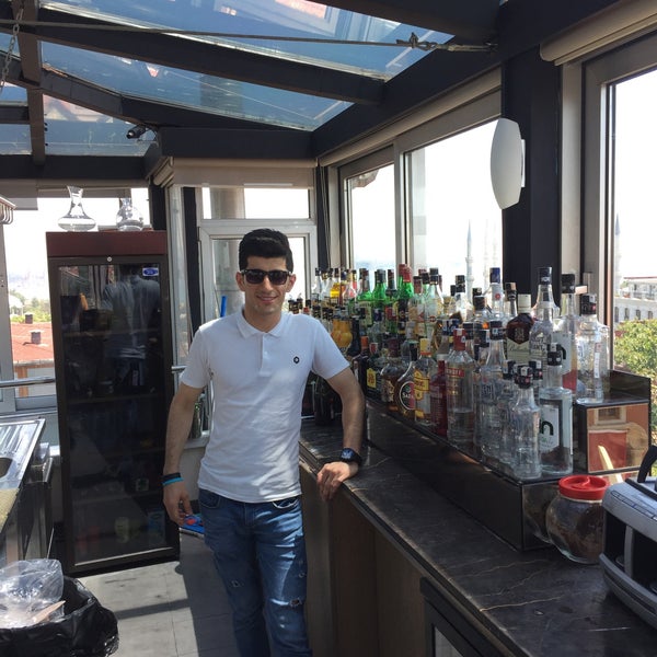 8/16/2017 tarihinde Sedat G.ziyaretçi tarafından Loti Cafe &amp; Roof Lounge'de çekilen fotoğraf