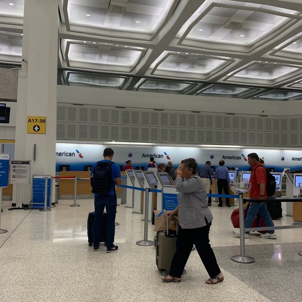 American Airlines Ticket Counter - 1 tip