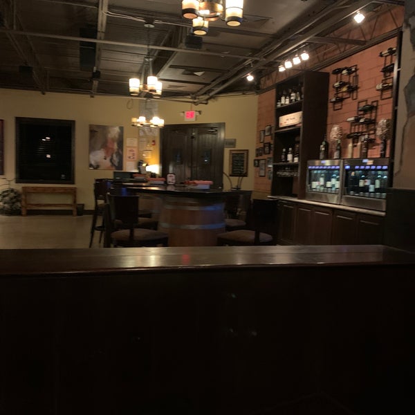 1/16/2020에 Greg B님이 Crisp Wine-Beer-Eatery에서 찍은 사진