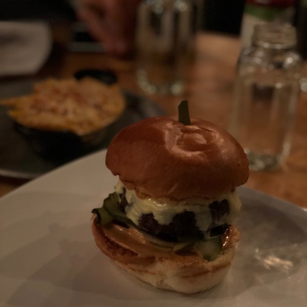 4/19/2018 tarihinde Ossy A.ziyaretçi tarafından 8oz Burger Bar'de çekilen fotoğraf