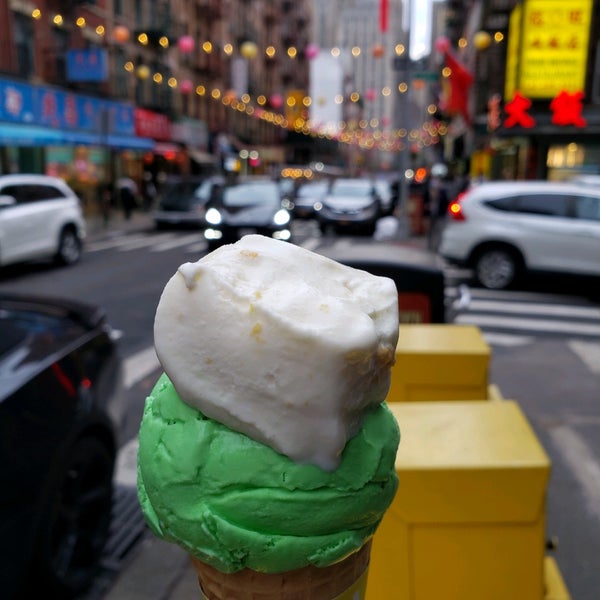 1/2/2022 tarihinde Jatingziyaretçi tarafından The Original Chinatown Ice Cream Factory'de çekilen fotoğraf