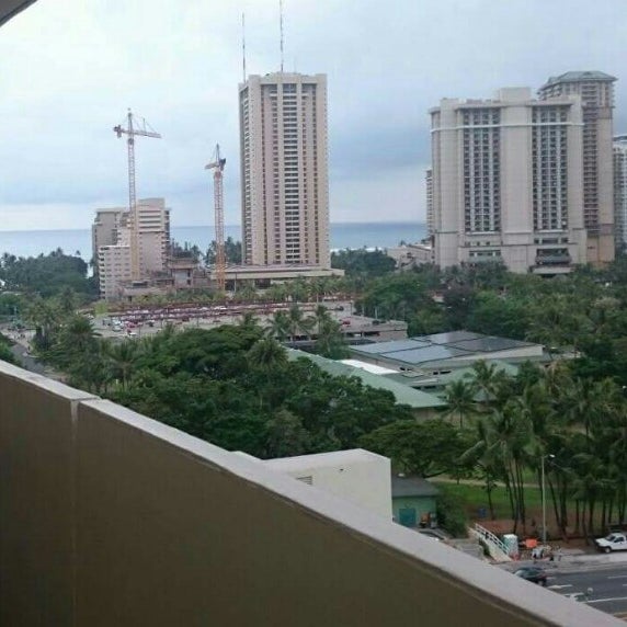 Foto tomada en Ambassador Hotel Waikiki  por Maja Đ. el 8/24/2015