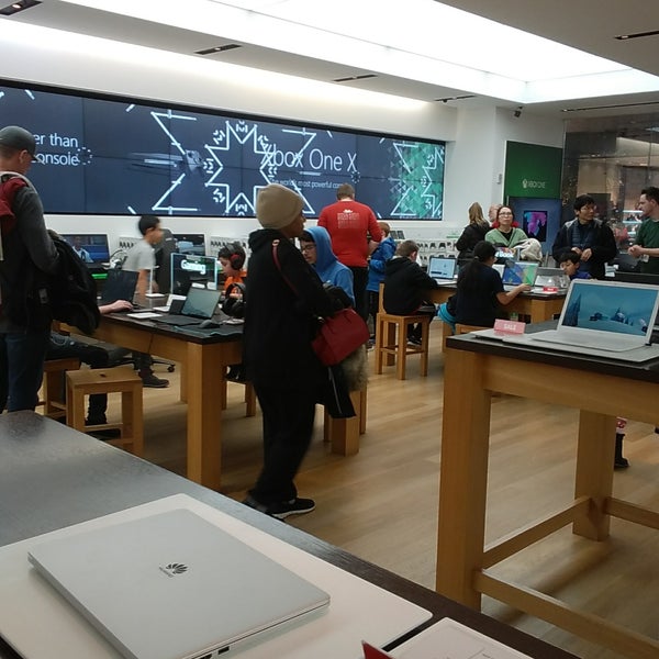 Microsoft Store (Now Closed) City Centre Mississauga, ON