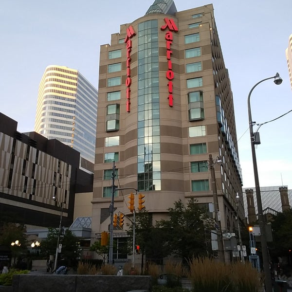 รูปภาพถ่ายที่ Marriott Downtown at CF Toronto Eaton Centre โดย Andy T. เมื่อ 9/26/2018