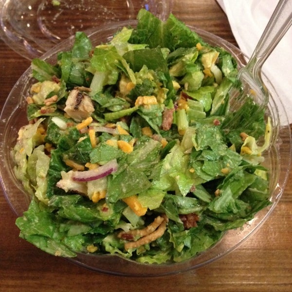 Foto diambil di Crisp Salad Company oleh Audrey kay F. pada 3/23/2014