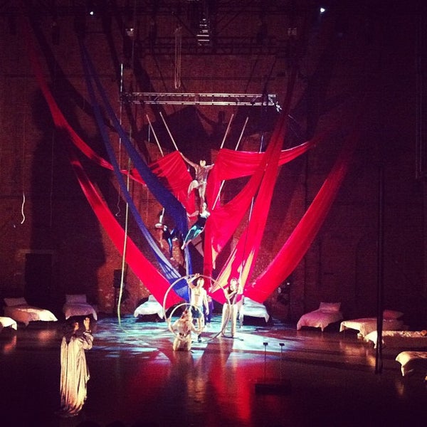 6/30/2013에 Elena M.님이 National Centre for Circus Arts에서 찍은 사진