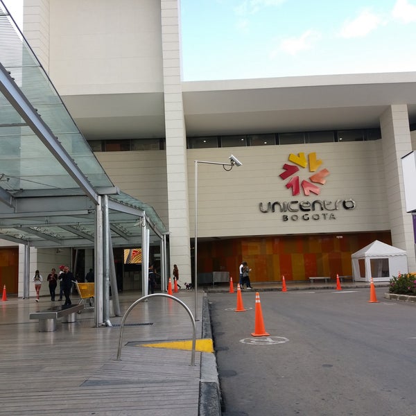 Photo taken at Unicentro by Jomat R. on 4/19/2019