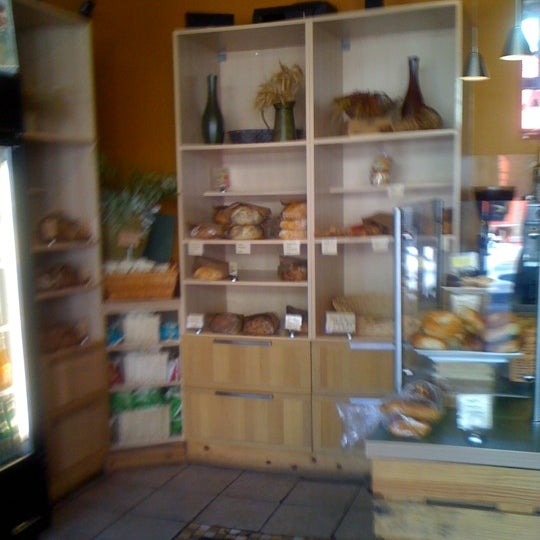 รูปภาพถ่ายที่ café UB โดย rico c. เมื่อ 2/23/2012
