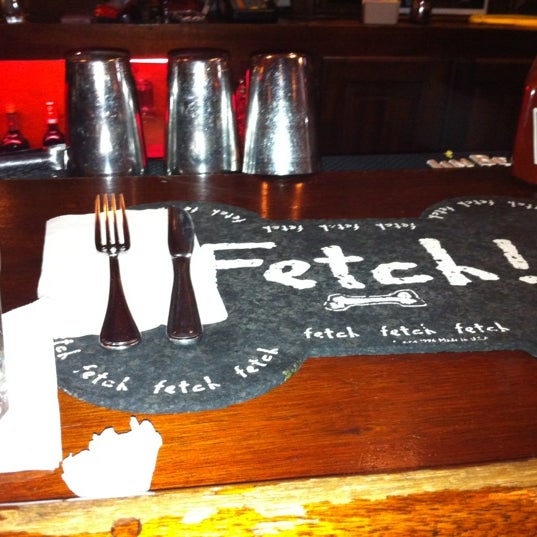 2/26/2012 tarihinde Sonya P.ziyaretçi tarafından Fetch Bar and Grill'de çekilen fotoğraf