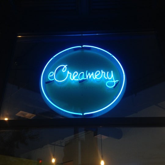 รูปภาพถ่ายที่ eCreamery Ice Cream &amp; Gelato โดย Joe C. เมื่อ 4/25/2012