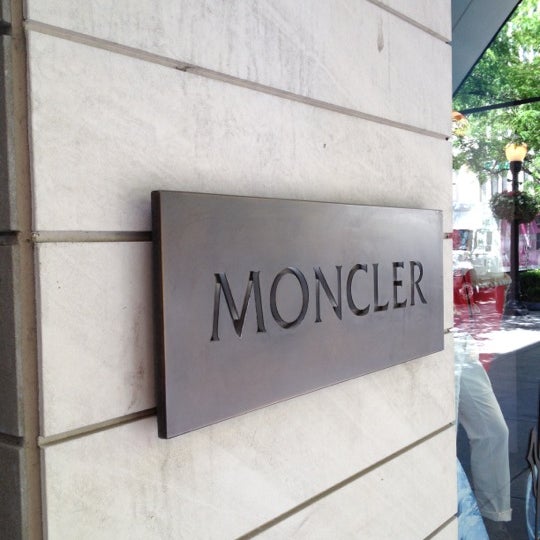 moncler oak street