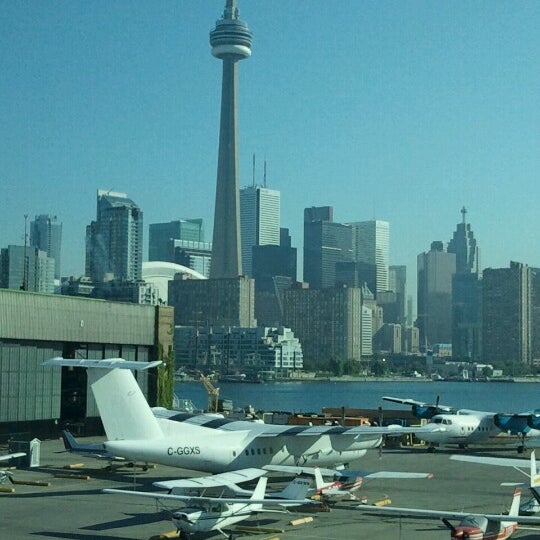 Das Foto wurde bei Billy Bishop Toronto City Airport Ferry von Stephanie S. am 8/22/2012 aufgenommen