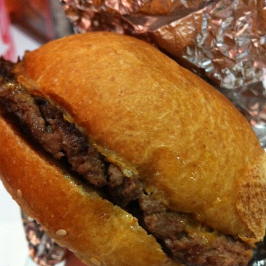 7/9/2012에 Jerika님이 MOOYAH Burgers, Fries &amp; Shakes에서 찍은 사진