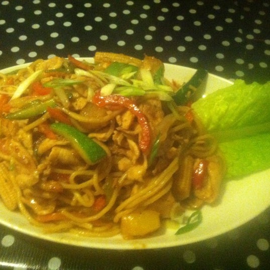 Photo prise au Spice and Dice Thai Restaurant par Lindsay W. le9/1/2012
