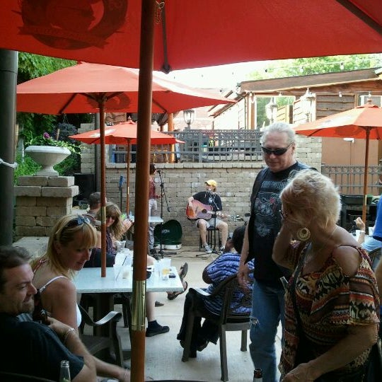 Photo taken at Carvetti&#39;s Grill &amp; Tap House by Theresa B. on 6/3/2012