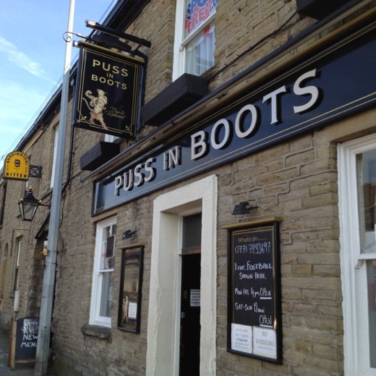 Puss in Boots Pub in Macclesfield