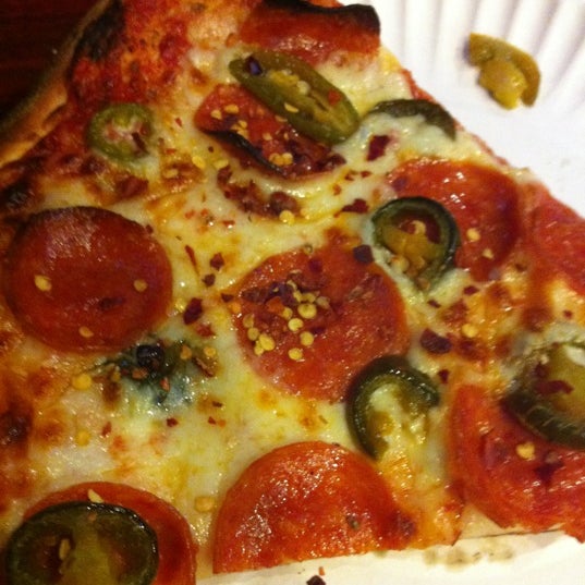 Снимок сделан в PO5 Pizza Lounge (Pizza on 5th) пользователем Adam A. 6/25/2012