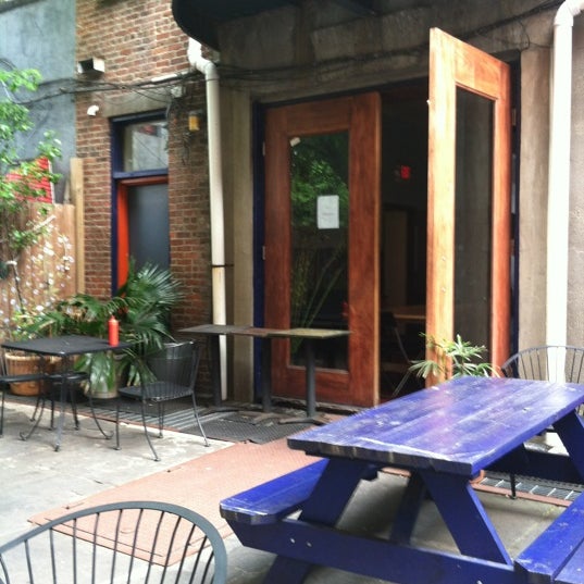 5/30/2012にCaribbean L.がPillow Cafe-Loungeで撮った写真