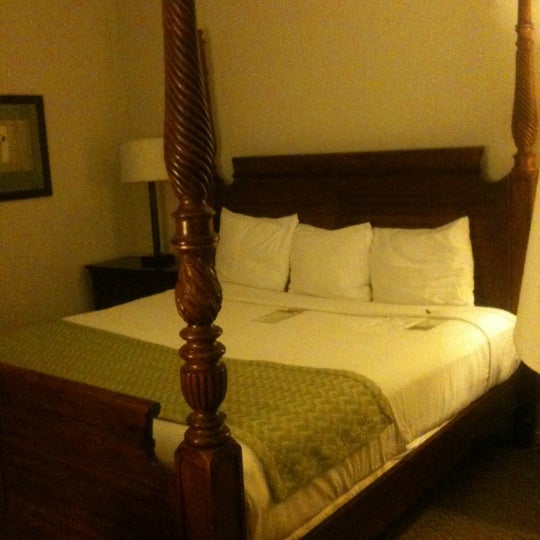 Foto diambil di Verdanza Hotel, a member of Summit Hotels &amp; Resorts oleh Maria M. pada 3/26/2012