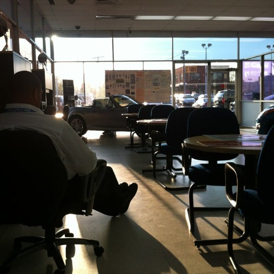 4/10/2012 tarihinde Jake S.ziyaretçi tarafından Fitzgerald Auto Mall'de çekilen fotoğraf