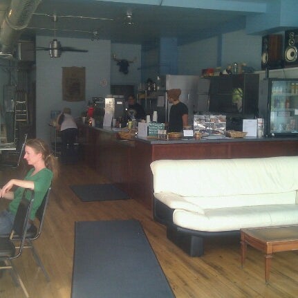 8/18/2012にTerrenceがBlue Ox Coffee Companyで撮った写真