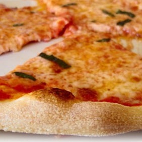 Foto tirada no(a) Rosinas Pizza &amp; Italian Bistro por Farhad J. em 4/4/2012