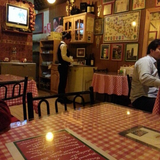 Photo prise au Napoli Pizza &amp; Pasta par Aldo A. le7/15/2012