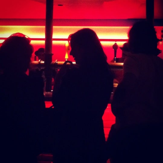 Photo prise au Cult Club Cine Pub (CCCP) par Monica le8/17/2012