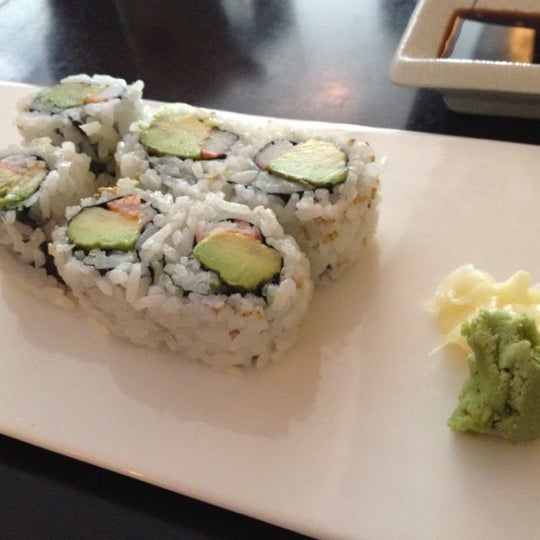 Photo prise au sushi d par Zamantha d. le6/24/2012
