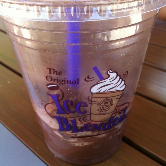 Photo taken at The Coffee Bean &amp; Tea Leaf by Lee D. on 8/5/2012