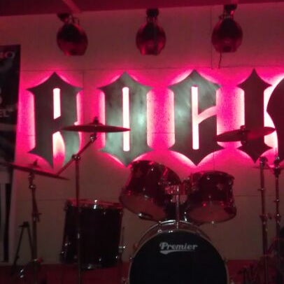 รูปภาพถ่ายที่ Rock It โดย Симеон Д. เมื่อ 4/19/2012