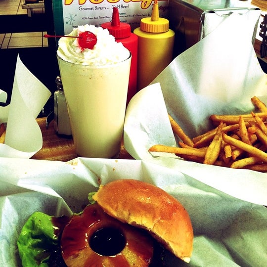 Photo taken at Woody&#39;s Burgers &amp; Beer by Blanton R. on 2/27/2012