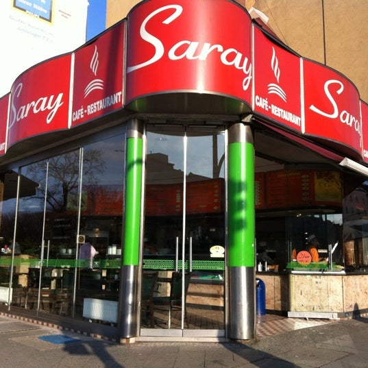 Снимок сделан в Saray Restaurant Berlin пользователем Lizette B. 3/24/2012