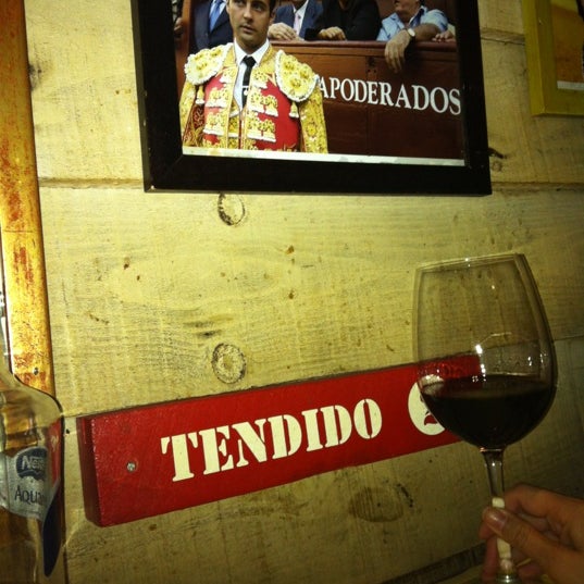รูปภาพถ่ายที่ El Nuevo Tendido 2 โดย Jesús María P. เมื่อ 5/6/2012