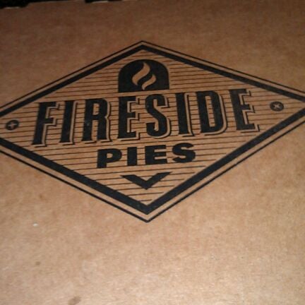 4/17/2012にMark P.がFireside Piesで撮った写真