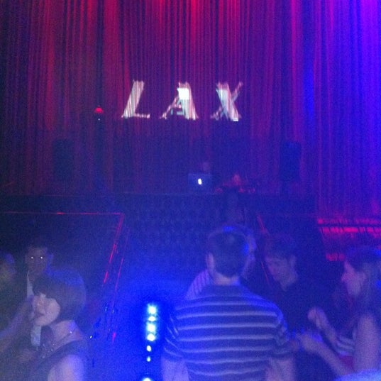 Foto diambil di LAX Nightclub oleh Nakia M. pada 5/18/2012